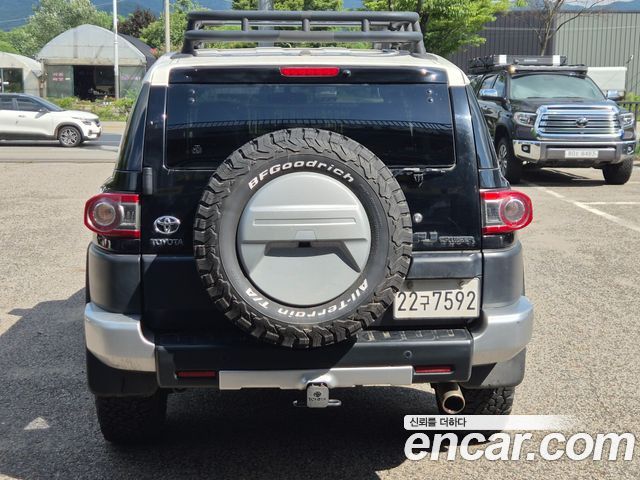 Toyota FJ Cruiser 4WD V6 — пробег 128 000 км