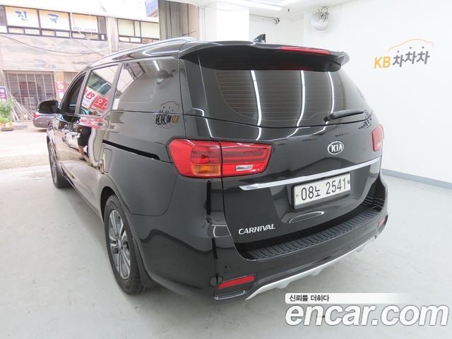Kia Carnival 9-Seater Luxury — пробег 81 155 км — фото 2 из 5