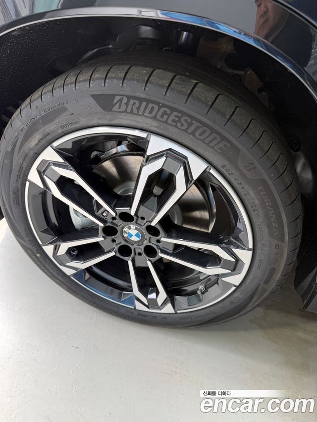 BMW iX1 xDrive 30 M Sport — пробег 5 000 км — фото 5 из 5