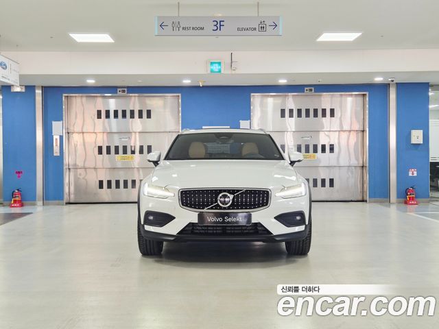 Volvo V60 B5 Ultra AWD — пробег 7 968 км — фото 3 из 5