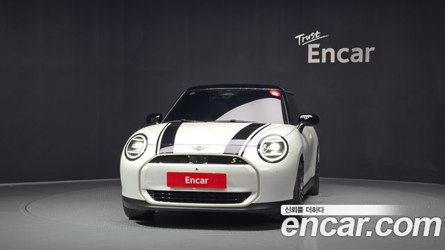 Mini Cooper SE Favoured — пробег 9 355 км — фото 3 из 5
