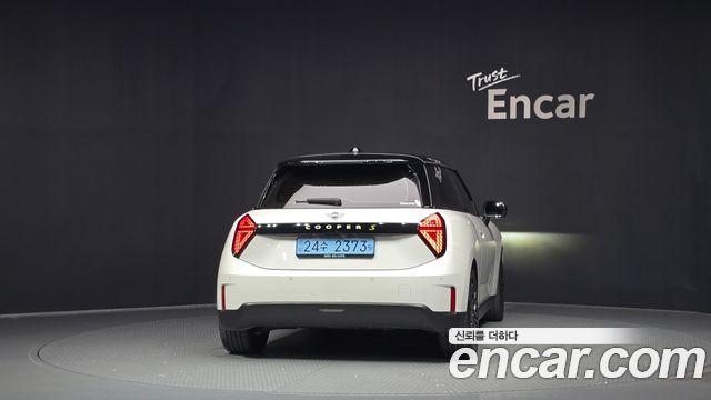 Mini Cooper SE Favoured — пробег 9 355 км — фото 4 из 5