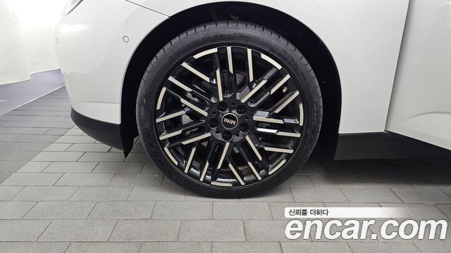 Mini Cooper SE Favoured — пробег 9 355 км — фото 5 из 5