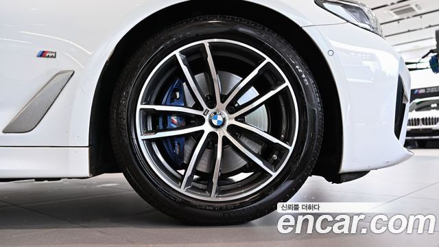 BMW 5-Series 520i M Sport — пробег 23367 км