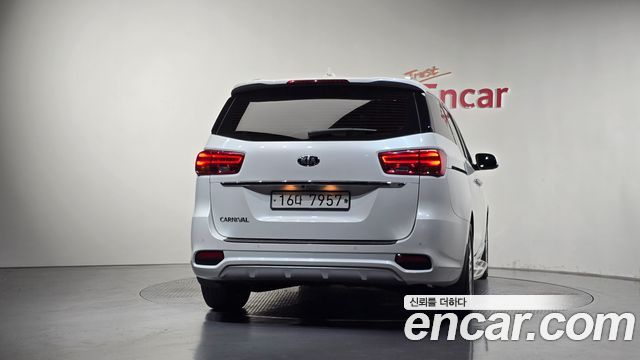 Kia Carnival из Кореи Encar