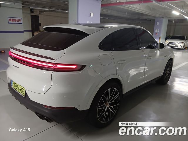Porsche Cayenne 3.0 E-Hybrid — пробег 13 500 км — фото 2 из 5