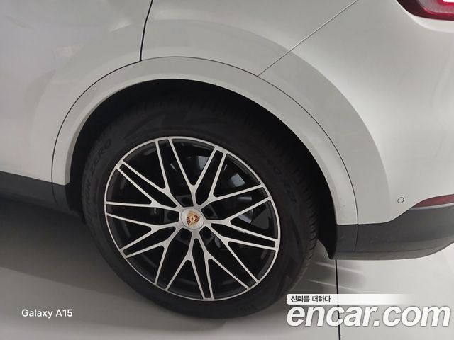 Porsche Cayenne 3.0 E-Hybrid — пробег 13 500 км — фото 5 из 5
