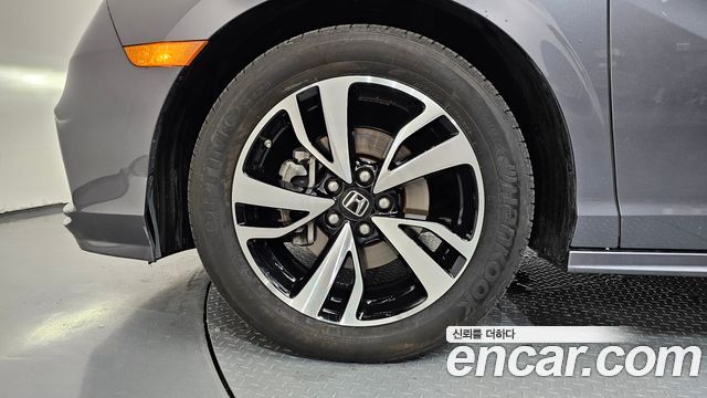 Honda Odyssey 3.5 5th 2018 — пробег 37 329 км
