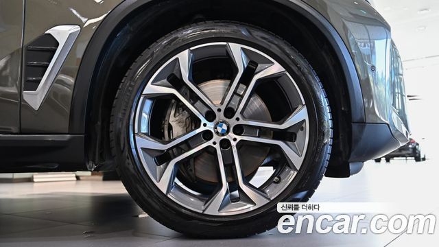 BMW X5 xDrive 50e xLine — пробег 8751 км
