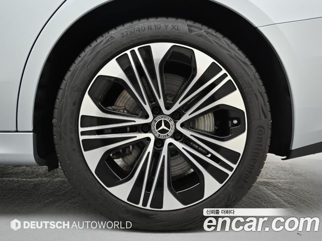 Mercedes-Benz E-Class E350e 4MATIC — пробег 14 600 км — фото 5 из 5