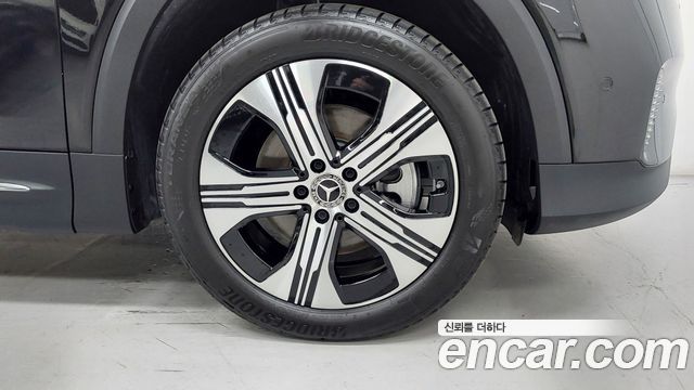Mercedes-Benz EQB EQB300 4MATIC — пробег 3571 км