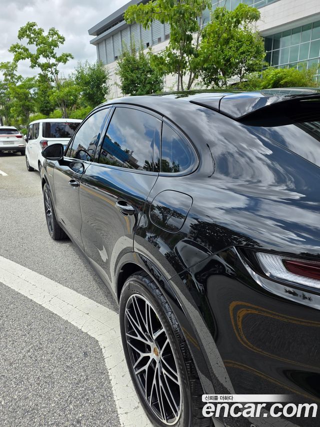 Porsche Cayenne 3.0 E-Hybrid Coupe — пробег 24 700 км