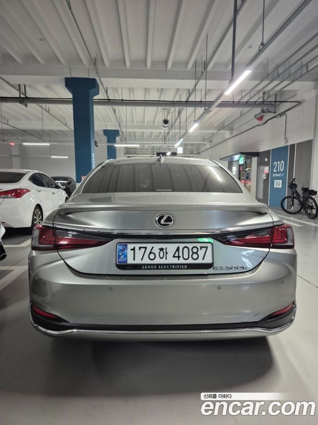 Lexus ES Executive — пробег 23 000 км — фото 4 из 5