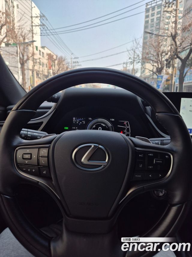 Lexus ES Executive — пробег 23 000 км — фото 5 из 5
