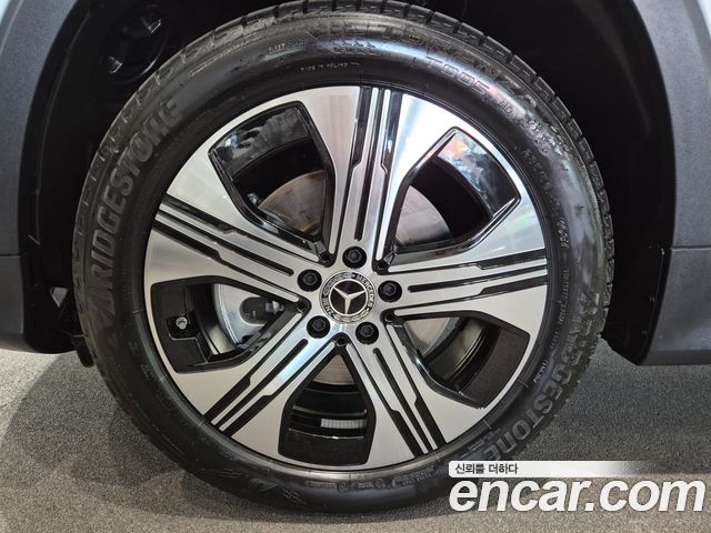 Mercedes-Benz EQB EQB300 4MATIC Progressive — пробег 1 143 км