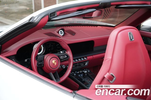 Porsche 911 Carrera 4 GTS Cabriolet 2022 — пробег 17 600 км