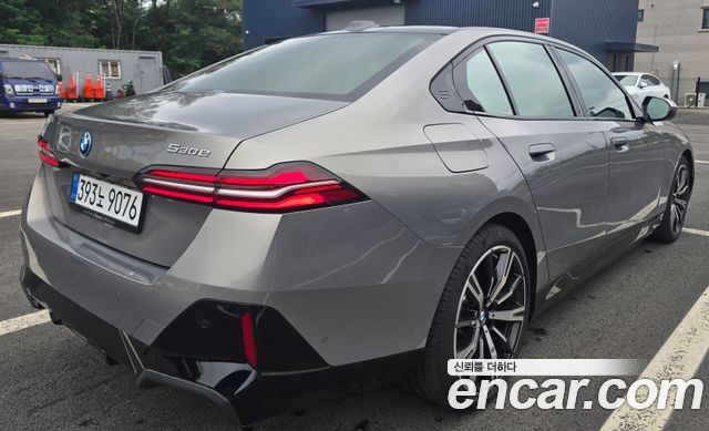 BMW 5-Series 530e M Sport — пробег 10 031 км — фото 2 из 5