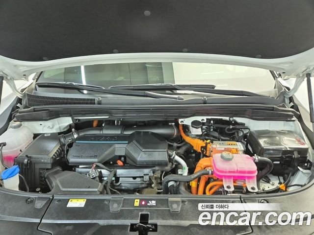 Kia Carnival HEV 9seater Signature 2024 — пробег 30 264 км