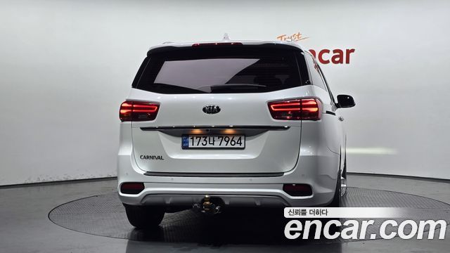 Kia Carnival из Кореи Encar