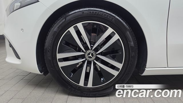 Mercedes-Benz A-Class A200d Sedan — пробег 48 180 км