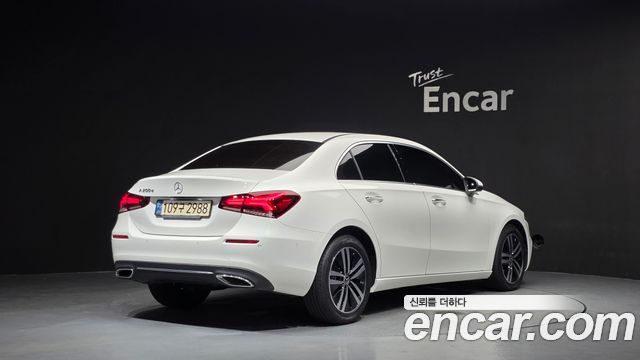 Mercedes-Benz A-Class A200d Sedan — пробег 45 003 км