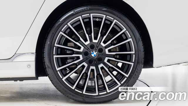 BMW 7-Series 750e xDrive Design Pure Excellence — пробег 4 702 км — фото 5 из 5