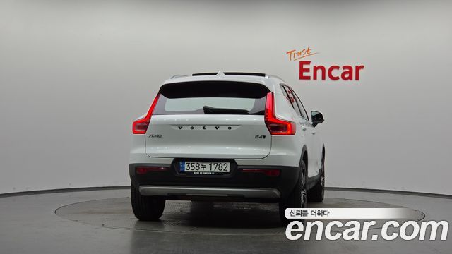 Volvo XC40 B4 Inscription — пробег 83 820 км — фото 4 из 5