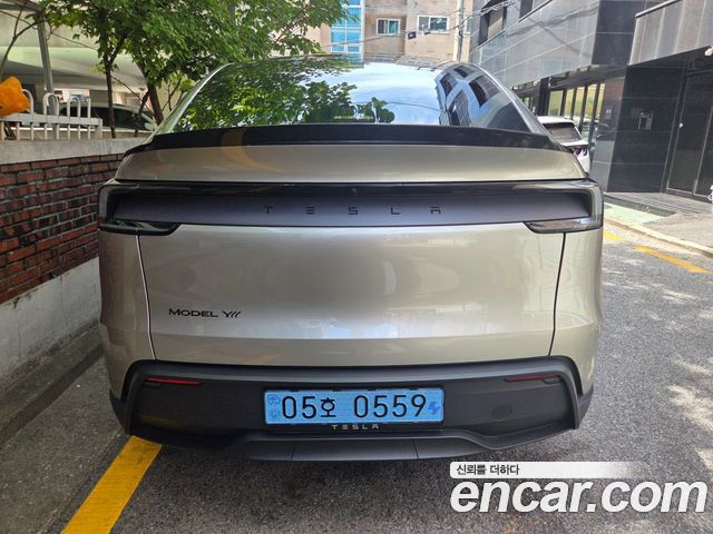 Tesla Model Y L Long Range AWD — пробег 462 км — фото 5 из 5