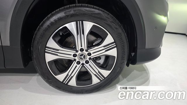 Mercedes-Benz EQB EQB300 4MATIC Progressive — пробег 1 026 км
