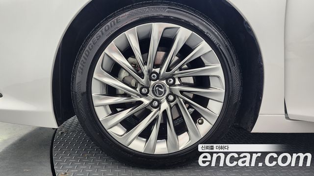 Lexus ES Executive — пробег 53 930 км — фото 5 из 5