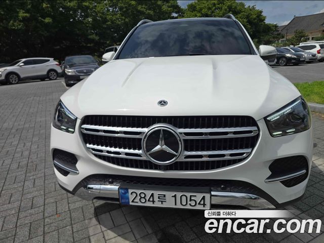Mercedes-Benz GLE-Class GLE300d 4MATIC — пробег 20 км — фото 1 из 5