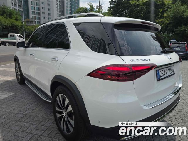 Mercedes-Benz GLE-Class GLE300d 4MATIC — пробег 20 км — фото 3 из 5