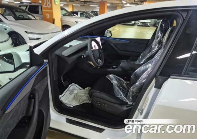 Tesla Model Y L Long Range AWD — пробег 1 км — фото 4 из 5
