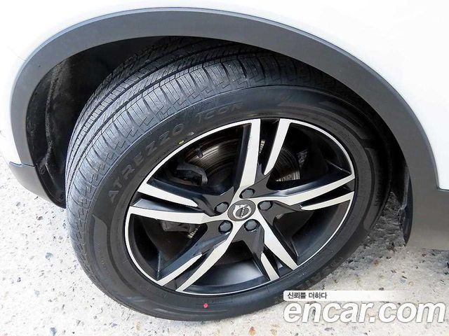 Volvo XC40 T4 R-Design — пробег 79 681 км — фото 5 из 5