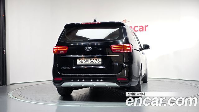 Kia Carnival из Кореи Encar