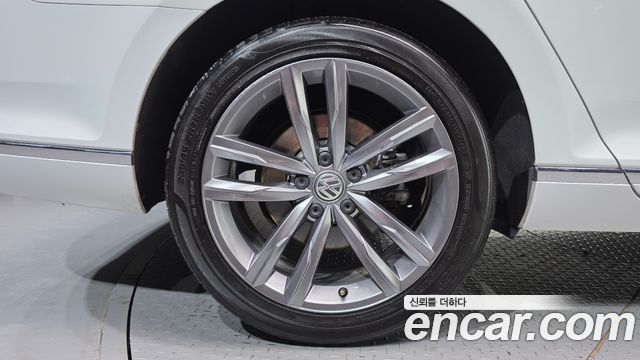 Volkswagen Passat 2.0 TDI Premium — пробег 129 638 км