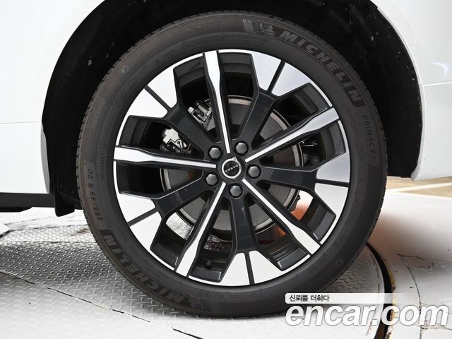 Volvo XC60 T8 Ultra Bright — пробег 3 981 км — фото 5 из 5
