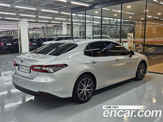 Toyota Camry 2.5 XLE Hybrid — пробег 38 706 км — фото 2 из 5