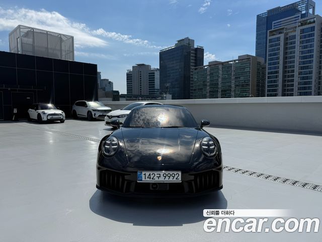 Porsche 911 Carrera 4 GTS — пробег 4 200 км — фото 2 из 5