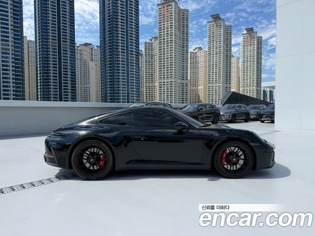 Porsche 911 Carrera 4 GTS — пробег 4 200 км — фото 4 из 5