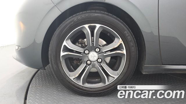 Peugeot 208 1.6 e-HDi Feline 5Door — пробег 83 721 км