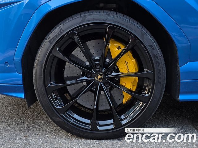 Lamborghini Urus из Кореи Encar