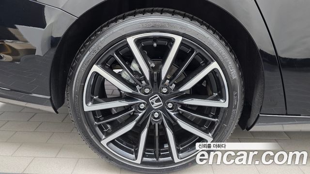 Honda Accord 2.0 Hybrid Touring — пробег 16 373 км — фото 5 из 5
