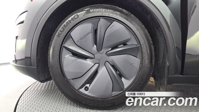Tesla Model Y Long Range AWD — пробег 8 573 км — фото 5 из 5