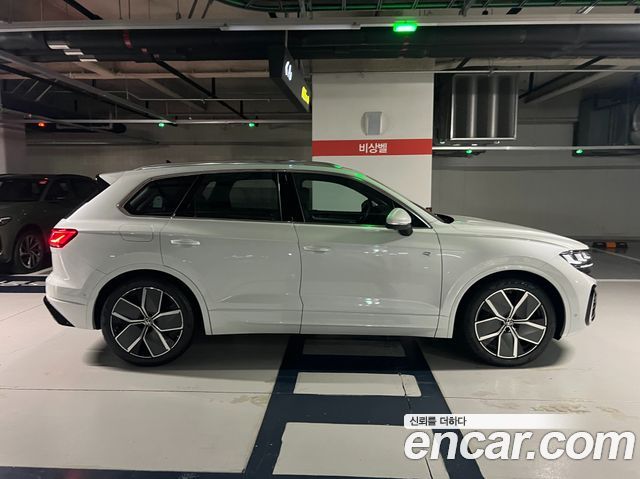Volkswagen Touareg 3.0 TDI R-Line — пробег 0 км — фото 2 из 5