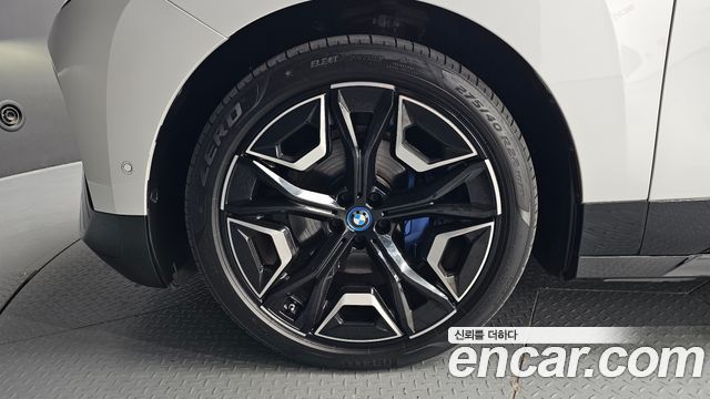 BMW iX xDrive50 Sports Plus — пробег 71 664 км — фото 5 из 5