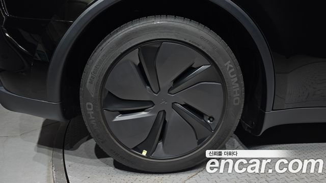 Tesla Model Y Premium RWD — пробег 5 959 км — фото 5 из 5