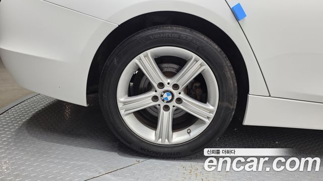 BMW 3-Series 320d xDrive — пробег 118 000 км — фото 5 из 5