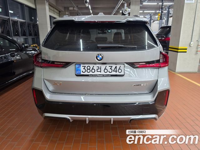 BMW X1 xDrive 20i M Sport — пробег 8 050 км — фото 5 из 5