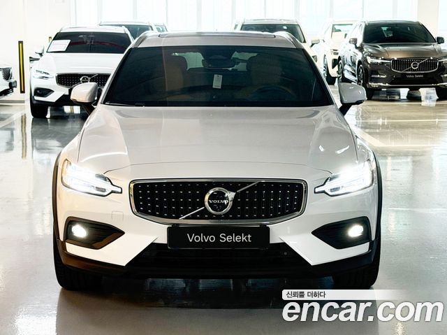Volvo V60 B5 Ultra AWD — пробег 2 527 км — фото 3 из 5